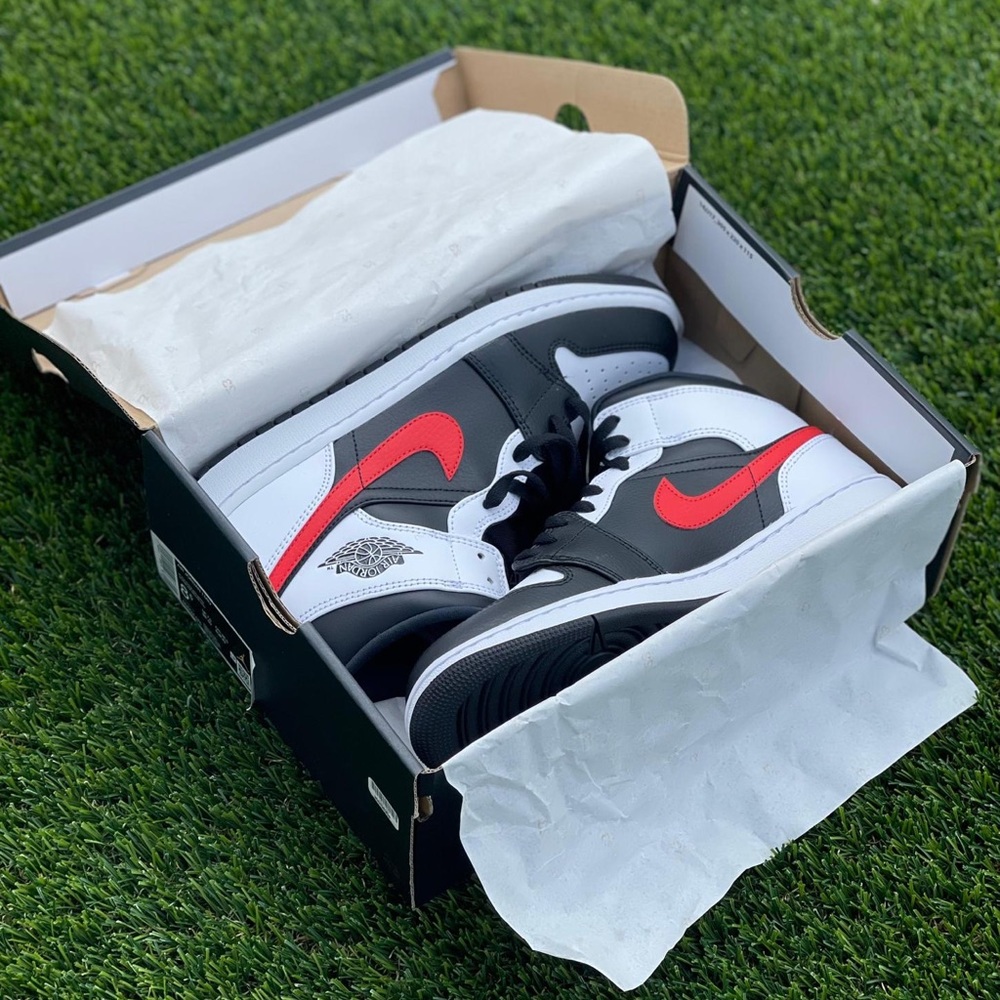 Air Jordan 1 Mid GS ‘Chile Red’ 2021